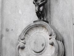 ブリュッセルでは飲んで、食べての連続でしたが、最後に観光名所の「小便小僧」をチラ見。噂どおり小っさ！
