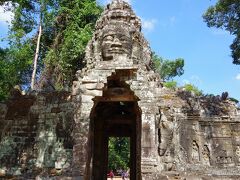 さあ、テンション上がったところで気合入れて次に行きましょう

この時間から日差しが強烈になるので「緑のあるところ」でバンテアイクディです。
