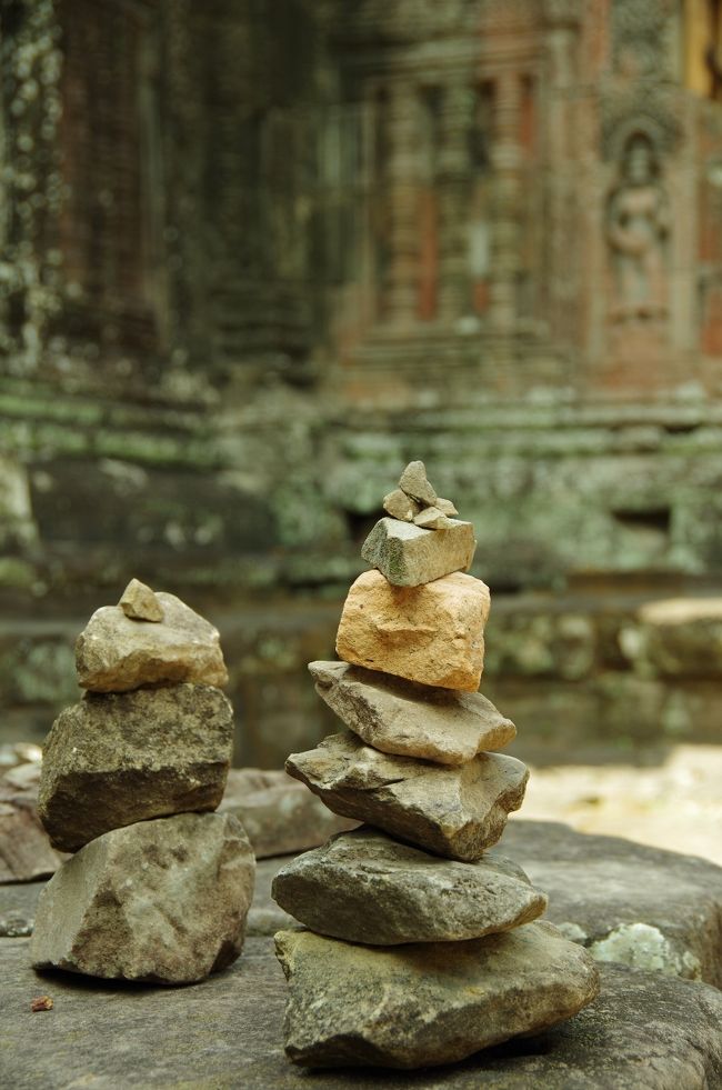 卒塔婆？<br />誰かが積んだのかな？