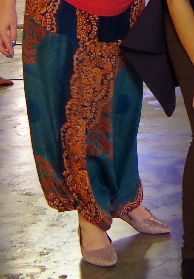 おまけ：<br />シェムリアップで購入したアリババ？パンツと革パンプス。<br />最終日着用していたので参考までに。<br /><br />あー！楽しかった！<br />連日４０度超えと猛暑はきつかったけど、いろんな人とあって、遺跡に圧倒され、充実した旅行でした。