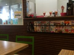 小牧駅にほど近い、フルーツショップの喫茶部門、カネスエ

フルーツを使ったかき氷やパフェが有名。
いただいたのは