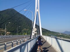 ４つ目の橋
多々羅大橋。

ここの橋は、すごかった。
橋脚のしたで手をたたくと、大きくこだまします。

そして、ようやく、広島県突入。
