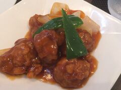 「朝食を食べ過ぎて、まだお腹がいっぱいだね〜。」とか言っていたら、いつの間にか福岡に帰って来ていました(;^_^A
少し遅めのランチですが、『龍天楼』さんに行きました。
