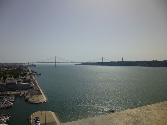 発見のモニュメントの屋上へ上がりました。<br />Lisboa Cardで30%OFFとなります。<br />4月25日橋とクリスト・レイ方面。