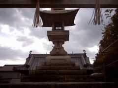 府中市の名物「日本一の石灯籠」　大きさなのか？古さなのか？何が日本一なのかは府中市民に聞いても判りません。日本一の所以を知る人は誰もいないようです。