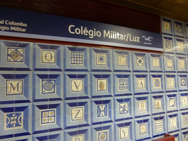 かなり遅い昼ごはんでしたがこのまま<br />何も食べずには寝れないので<br />コロンボ・ショッピングセンターのスーパーに<br />買い物に行き、グリルチキンやサンドイッチを<br />部屋で食べて２日目が終わりました。