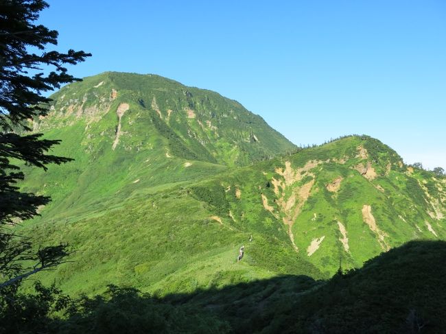 神楽ヶ峰手前からの展望。<br />山頂への稜線もはっきりと見えて、とても良い眺め。