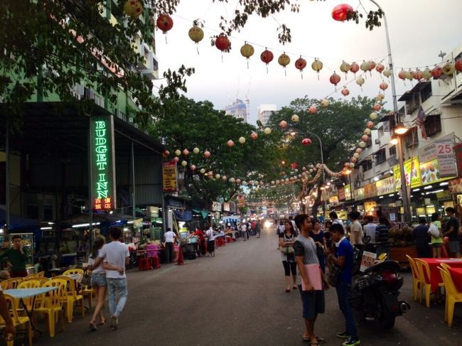 夜は屋台市場へ