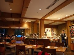 夕食を食べに成田ガーデンホテルのレストランアヴァンティへ。

事前にクーポンサイトでチケットを買っていたのですが、
行ってみたら中国人ツアーの人たちがいっぱいでした。