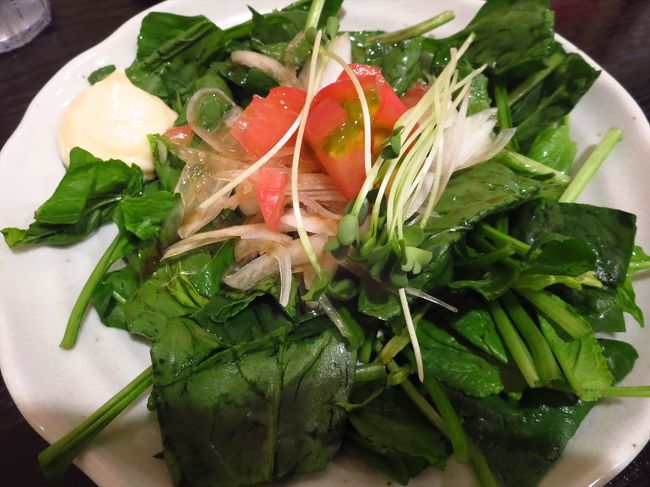 まずはサラダ。