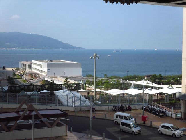 歩いて舞子駅へ。<br /><br />移動途中の景色が美しかったです。<br />