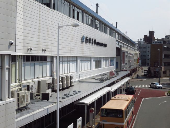 山陽本線は乗客がボタンを押して扉を開ける不思議な列車でした。<br /><br />西明石駅で下車し、新幹線に乗り換えました。