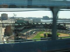 橋の上からフィラデルフィア フィリーズの野球場が見えました。