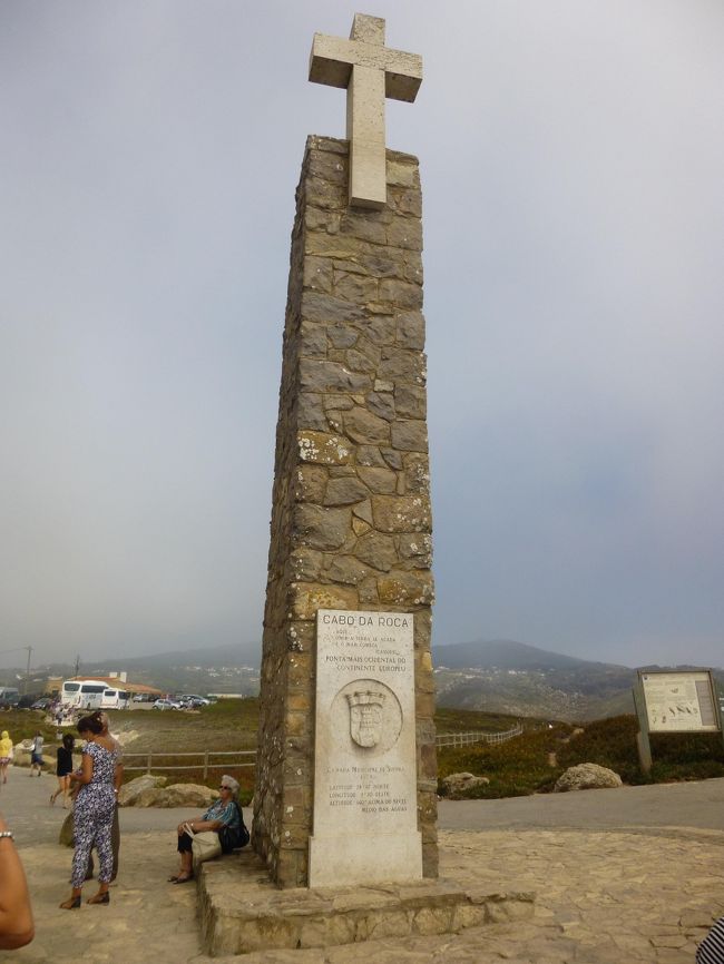 ロカ岬に到着しました。<br />太陽が隠れて風も強く肌寒く楽しめませんでした。