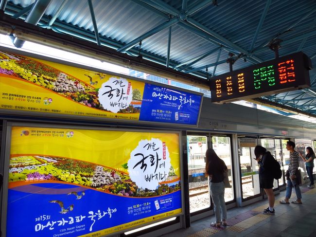 ホーム。<br /><br />ホームに上がるのにエスカレーターが無くて、留学して一時帰国した時大荷物持っていたら、さっと近くにいた男性が私のスーツケースもってホームまで運んでくれて感動しました。そんなことを思い出しながら、懐かしの1号線を待ちました。