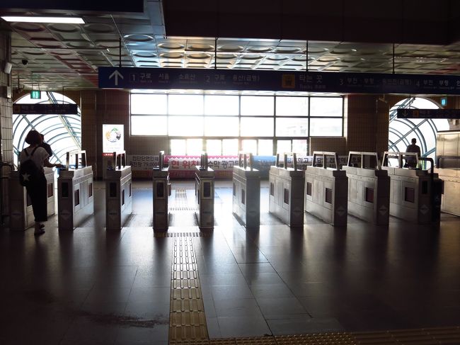 あ、あっちの改札、留学時代と変わってないです。あの時はあっちしかなかったんだな。そういえば、留学最後まで工事中でした。