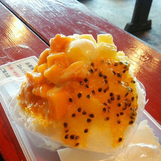 前は黒蜜きな粉を食べたので、<br />今回は贅沢にトロピカルフルーツを<br />頂きました(^p^)おいしーっっ！<br /> 