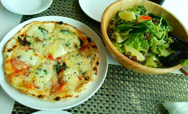 こんな綺麗な海を見ながら食事出来るなんて<br />最高の一時です(о´∀`о)<br />