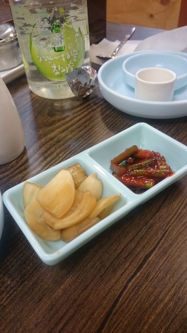 さっそく ホテルの裏手の サムゲタンの店へ  いつも そうなんだけど 旅行ガイドなどに 載っていない 店を 攻めます！ 穴場が 沢山 韓国は！