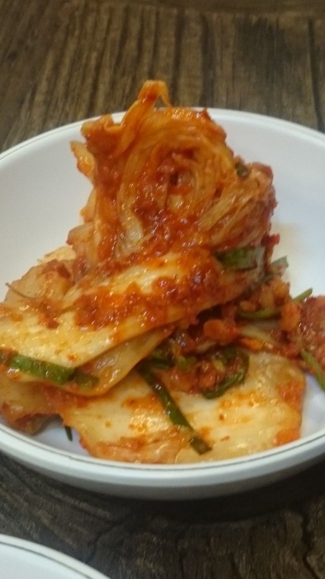 何処も キムチは 美味いのですが 日程 通して ここのが 一番 塩気と にんにくが 効いていて 旨かった(^-^)