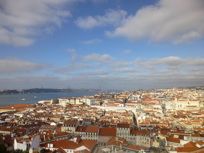 少しづつ歩く度に景色が変わり飽きません！<br />写真はありませんが遠くサン・ペドロ・デ・アルカンタラ展望台や<br />リベルダーデ通りもキレイに見えます。<br />風も心地よくのんびり出来ます。