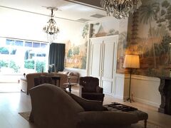 
おはようございます。

ホテルを出かけます

