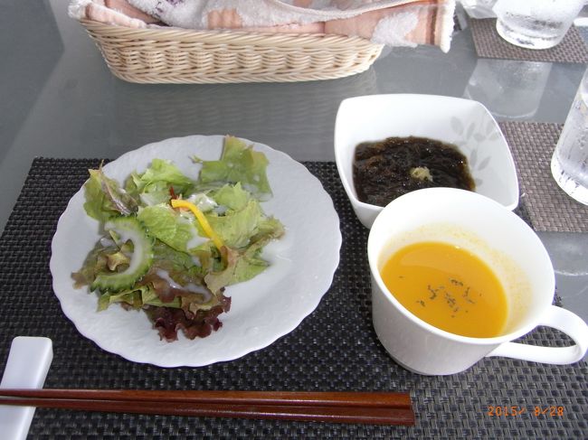 ゴーヤ入りのサラダ、もずく、パンプキンスープ。<br />どれもおいしかった！<br /><br />特にもずくはおいしかったよ(^^♪<br />新鮮なのか、歯ごたえもしっかり。<br /><br />もずく！！さいこ〜〜〜(^_-)-☆