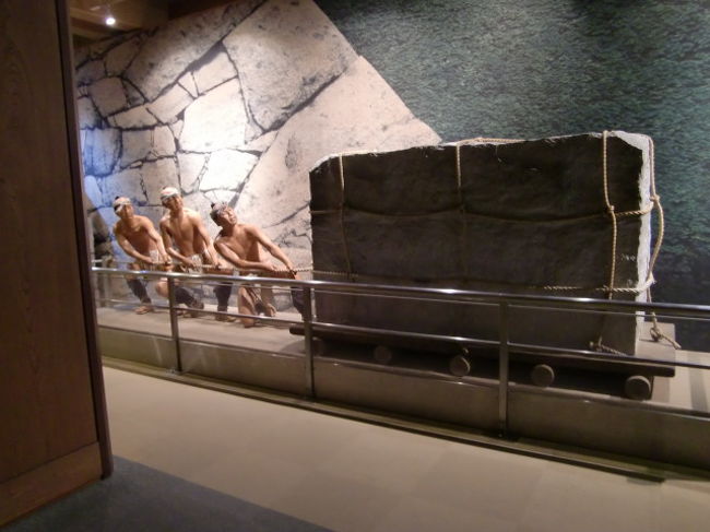 作業の様子なんかも展示しています。<br />重そうだねー。