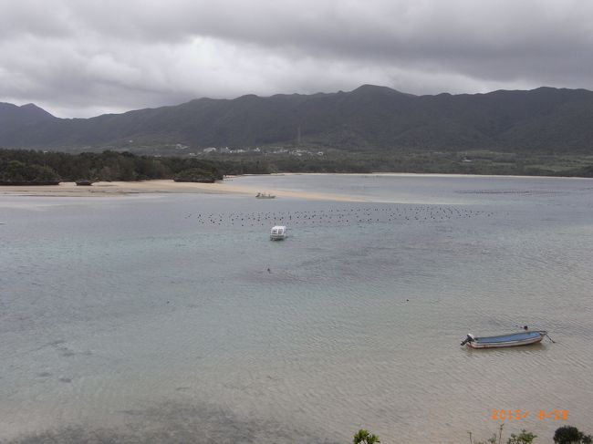 右手はこんな景色だよ。<br />真珠の養殖をやってて、遊泳禁止なんだよ。