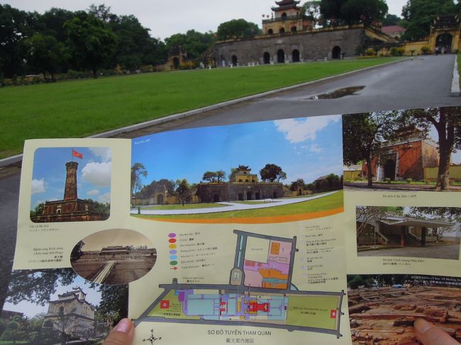 入場料はツアー代金込み。日本語パンフレットをもらいました。そこには大人３万ドンとあった。<br /><br />深い緑の芝生がまぶしいね。ここも日蔭がなくて暑いよオ。