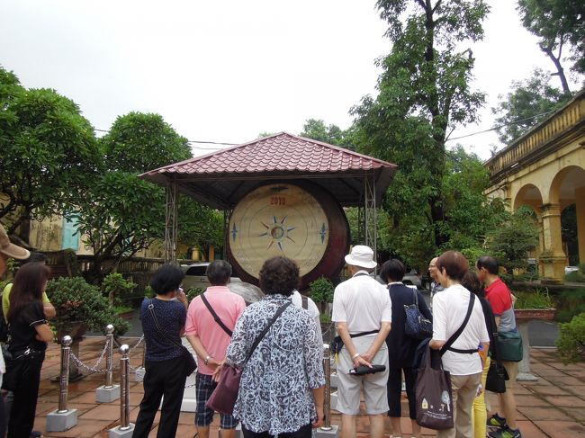 うーん、こちらはなんだっけかな〜。<br /><br />縁起がいい亀の置物だったような・・・<br />