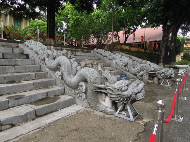 かっこいい『龍の階段』<br />階段だけど立ち入り禁止、上れません。