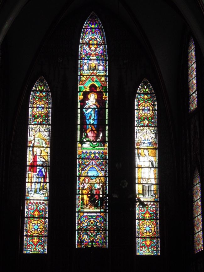 ステンドガラスが綺麗です。