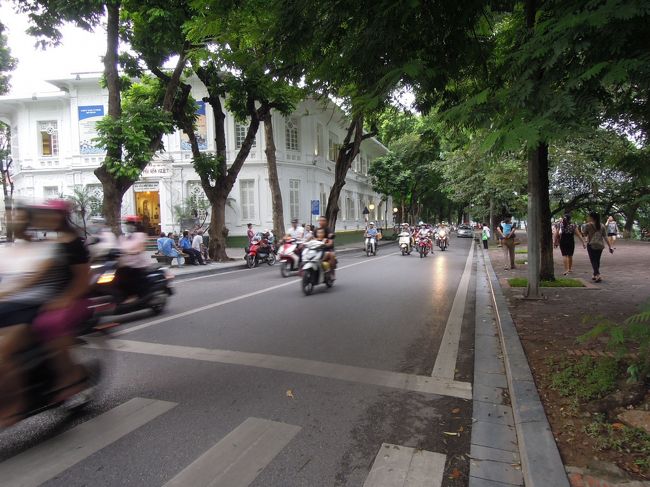 ここを渡ったのです。<br /><br />ガイドさんなしでツアーの方数人と意を決して渡ったのです。<br /><br />「無事渡れたね」手を取り合って大喜び（●＾o＾●）