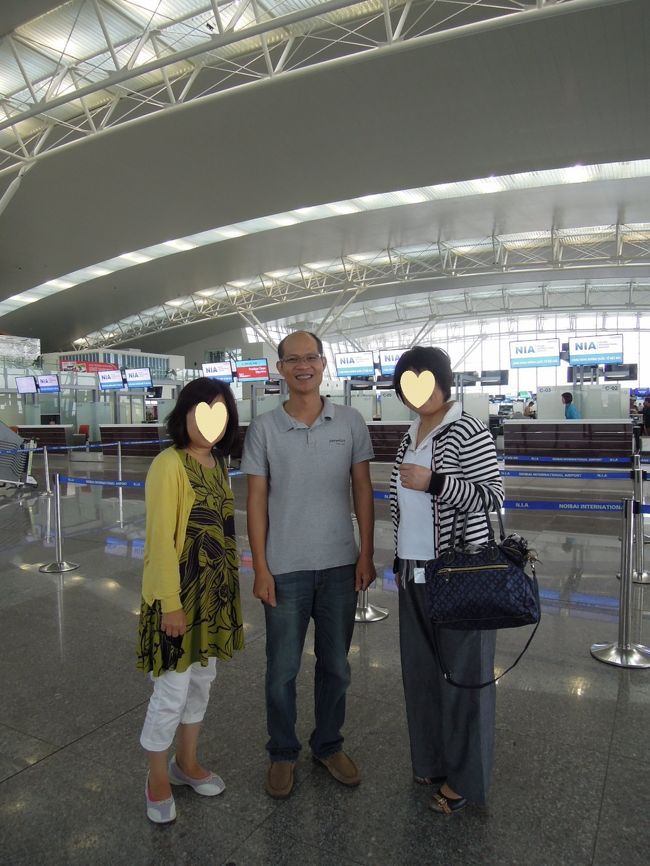 最後に現地ガイドのタンさんと記念撮影。楽しい旅をありがとうございました。