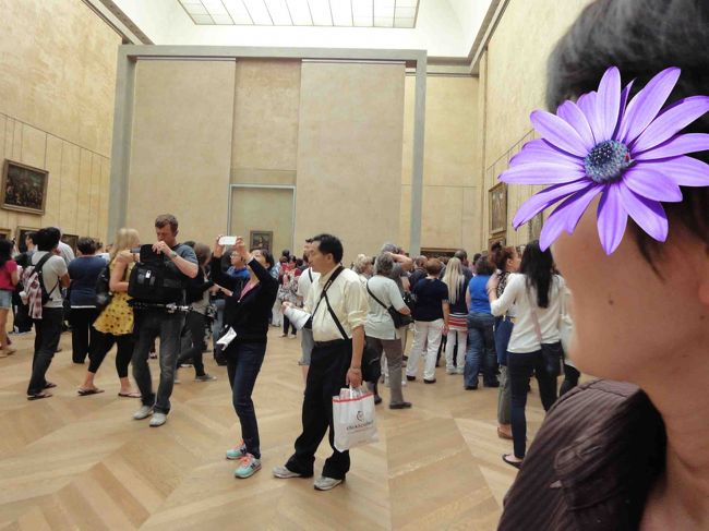 『モナ・リザ』に近づく時間すら惜しみ、ルーヴル美術館を30分程でさくっと見学！<br />