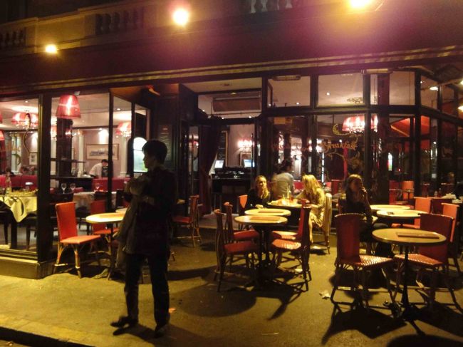 カジュアルなブラッスリーでディナー