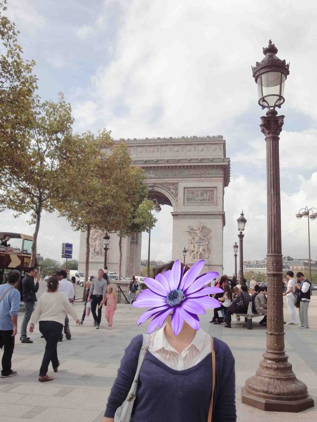 凱旋門前でささっと記念撮影をし、モンマルトルへと足を運びます。