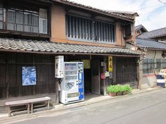 出石酒造さんの店舗、今では唯一の造り酒屋・蔵元です。

城下町には必ず酒屋に醤油屋・味噌屋と和菓子屋は付き物ですね…、
早速、中に入って「楽々鶴ささつる」を試飲させて頂きました。

＊詳細は、クチコミでお願いします?。