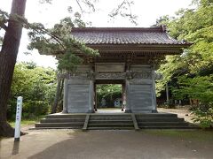 象潟駅から徒歩15分、蚶満寺。
松尾芭蕉ゆかりの寺院として名高い。
拝観目安は30分。御朱印は庫裏で頂ける。