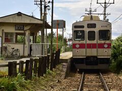 というわけで、“信州名産のアレ”を捜しに、ひと駅先の都住駅にやって来ました