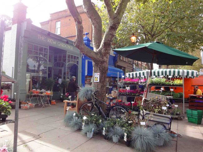 District線に乗って「キュー・ガーデン」へ。