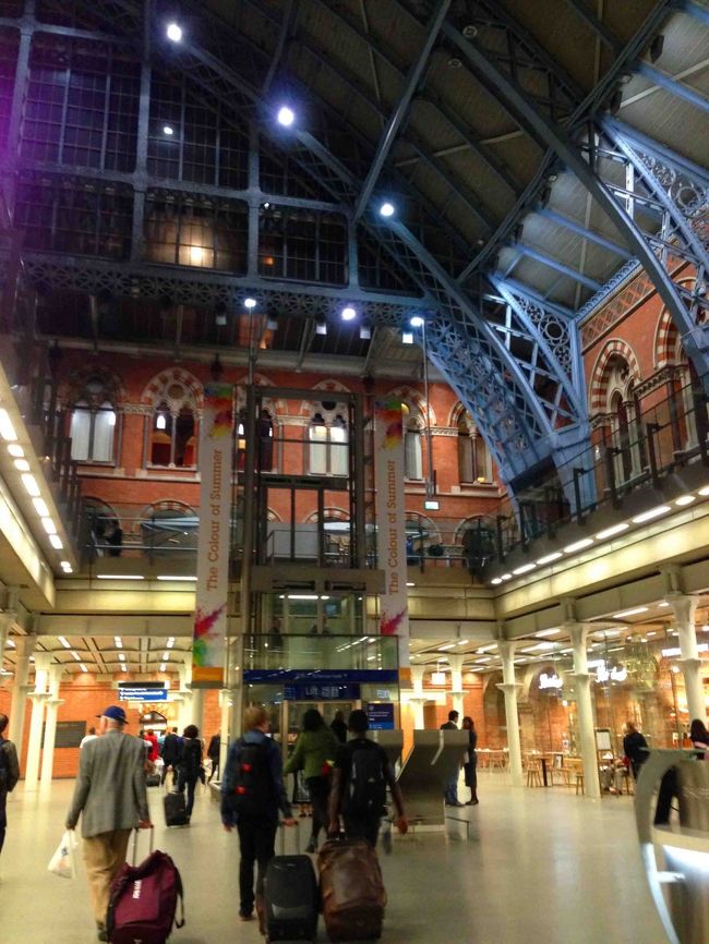 ブリュッセルからユーロスターに乗って、ロンドン セント・パンクラス駅に到着。