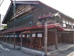 「西谷家住宅」。

こみせ通りは、日本の道百選にも選ばれています。