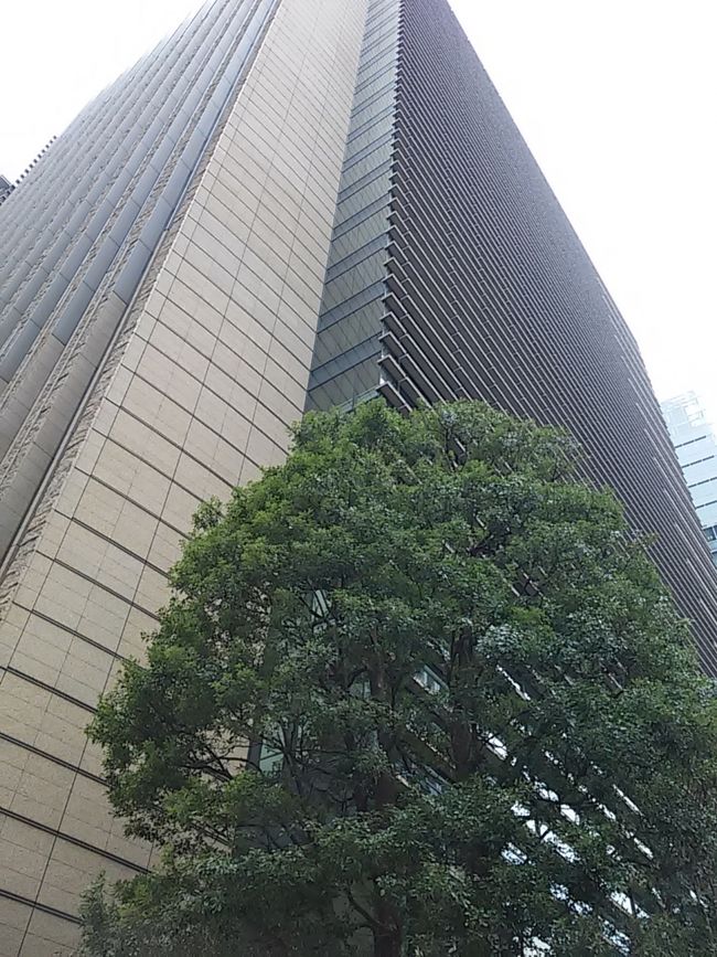 羽田空港からモノレールに乗り、浜松駅から東京駅へ。<br /><br />札幌から、ただのパート主婦が上京すると迷子になるわ〜(笑)<br /><br />丸ノ内って大都会〜！