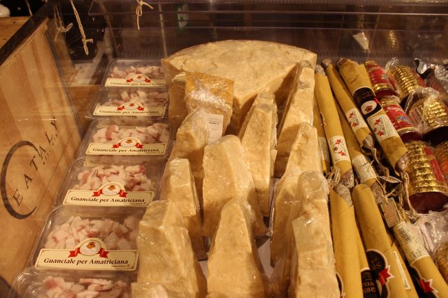 『ＥＡＴＡＬＹ』<br /><br />チーズも豊富ですね。<br />