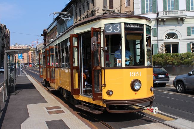 『ＥＡＴＡＬＹ』へ向かう途中、ミラノの路面電車を発見！<br />