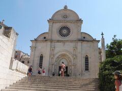 聖ヤコブ大聖堂。
シベニクの見どころはここ位ですよね。