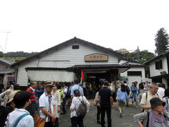 北鎌倉駅
駅前はすでにかなりの人ごみ