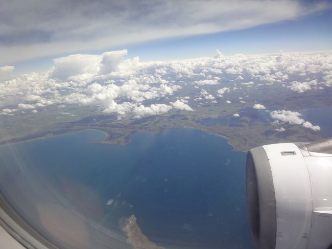 長い長い空の旅の途中。<br />リマ−フォズ・ド・イグアス線の上空からみたチチカカ湖です。